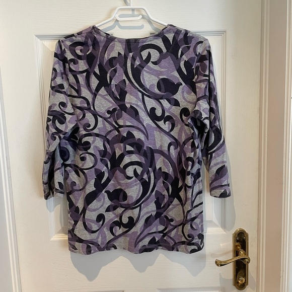 Patterned top with gems - Picture 5 of 5